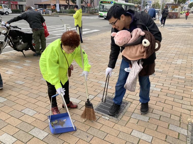 外国人による地域美化活動